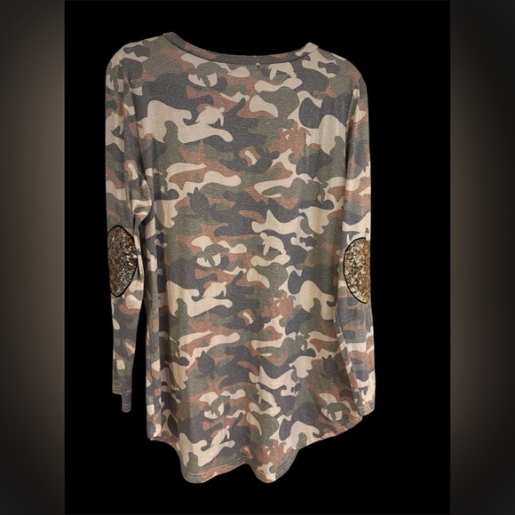 Simply Southern Camo Tunic with Sequin Patchwork Elbow NWOT - Picture 2 of 3